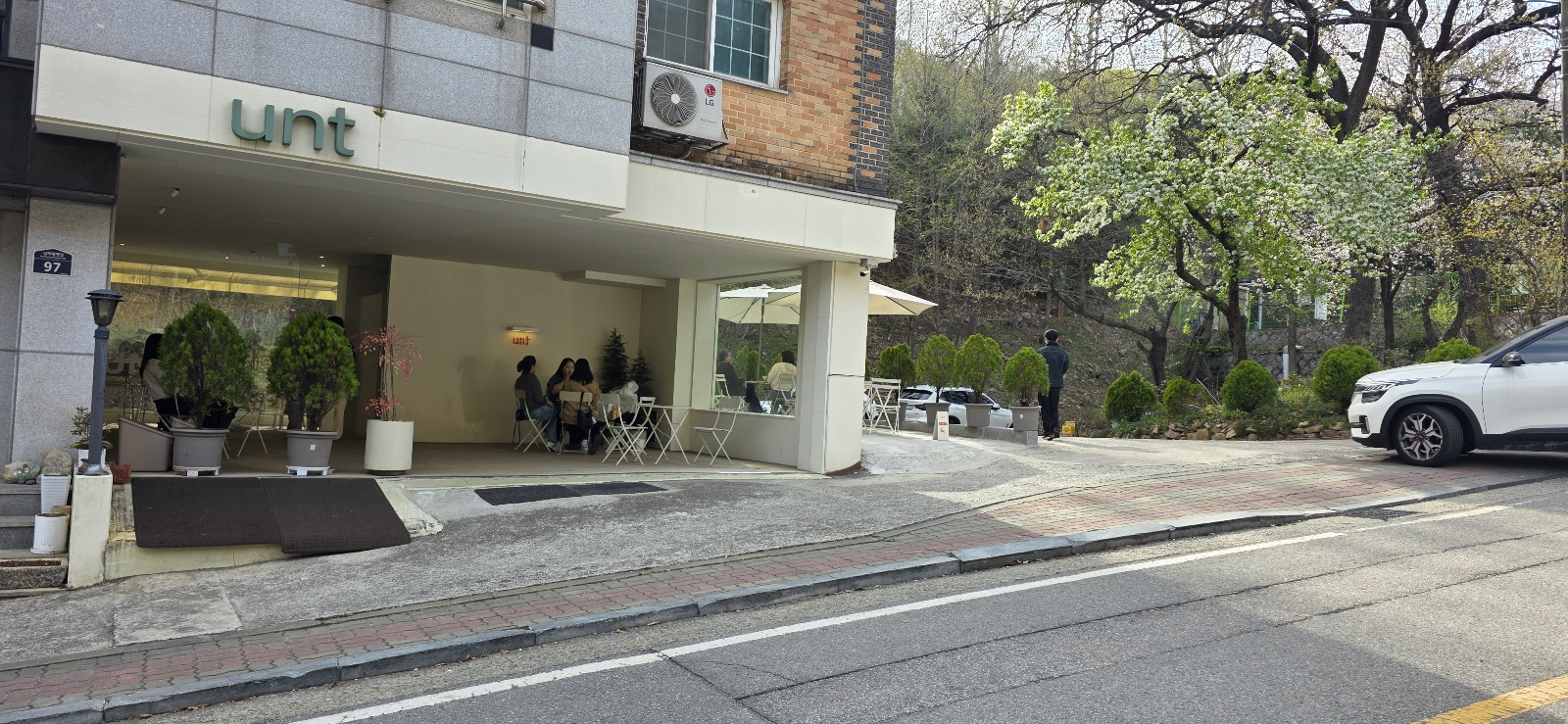 카페 언트(unt) 과천 | 조용한 숲세권 감성카페 솔직 리뷰